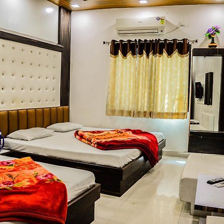 Hotel Shree Dwarkadhish Palace Ujjain Buitenkant foto