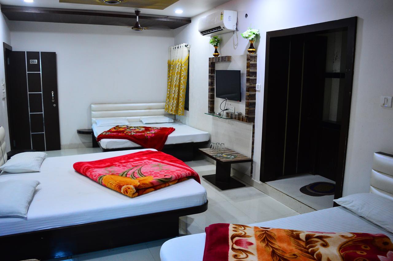 Hotel Shree Dwarkadhish Palace Ujjain Buitenkant foto