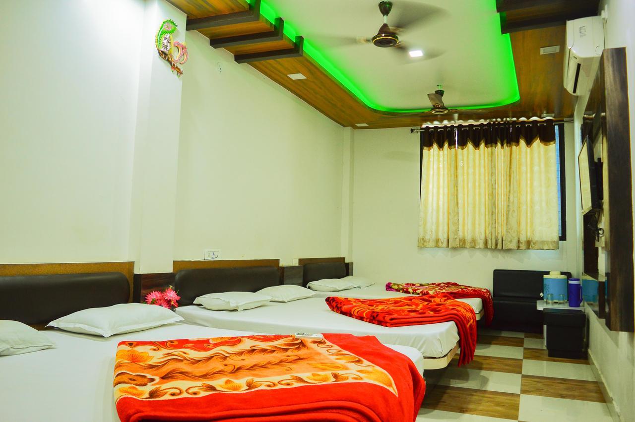 Hotel Shree Dwarkadhish Palace Ujjain Buitenkant foto