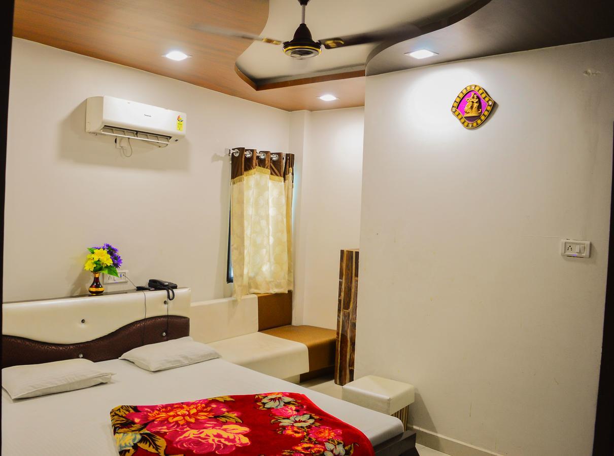 Hotel Shree Dwarkadhish Palace Ujjain Buitenkant foto